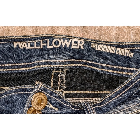 Wallflower Luscious Curvy Fit Denim Jeans Embellished Pockets Size 5 Long - Picture 3 of 7